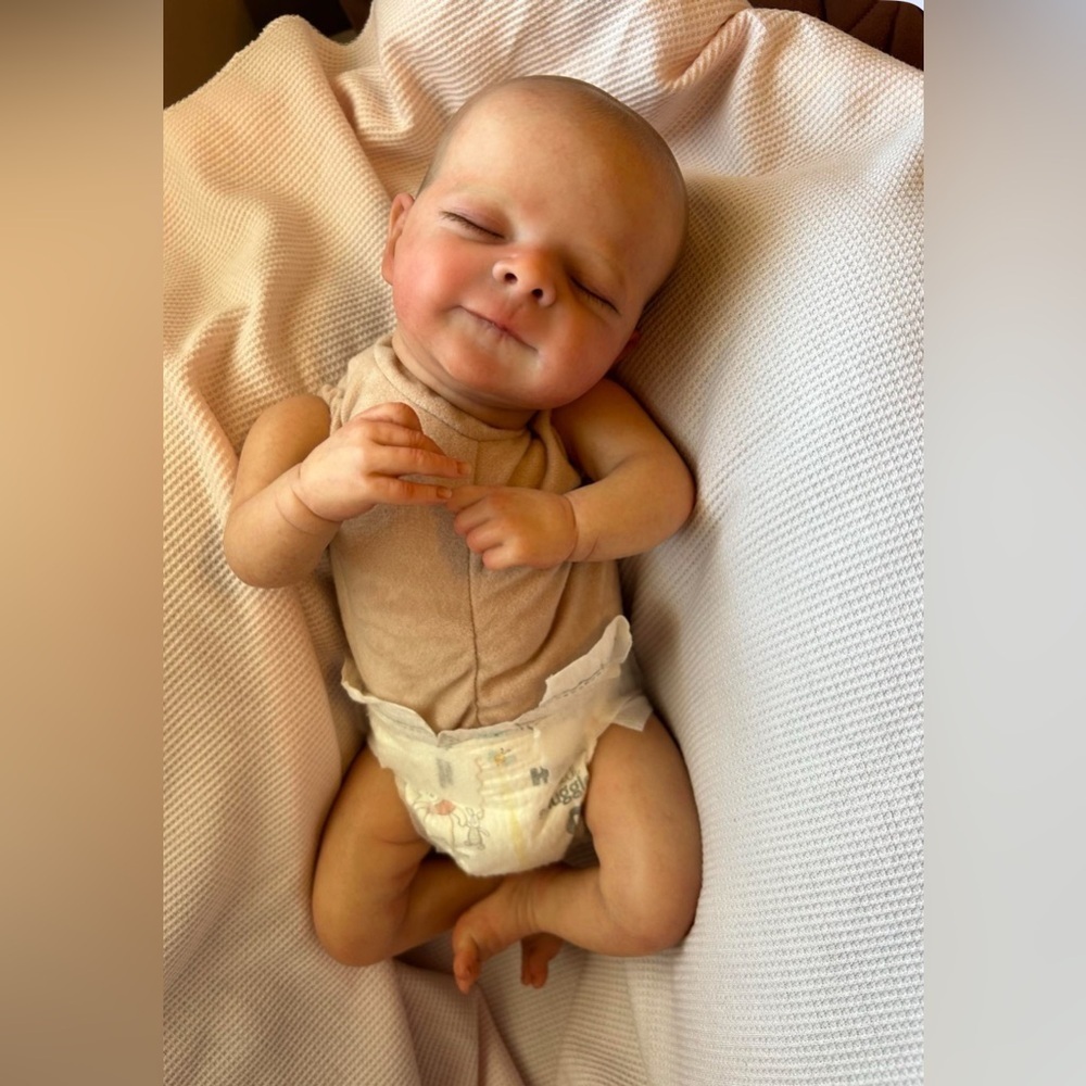 Reborn baby doll - realistic, painted with appropriate mottling of newborn - Picture 14 of 16